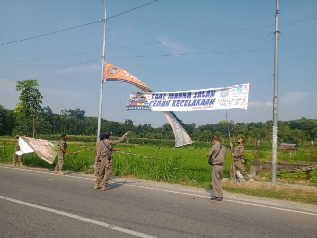 PENERTIBAN BANNER/REKLAME