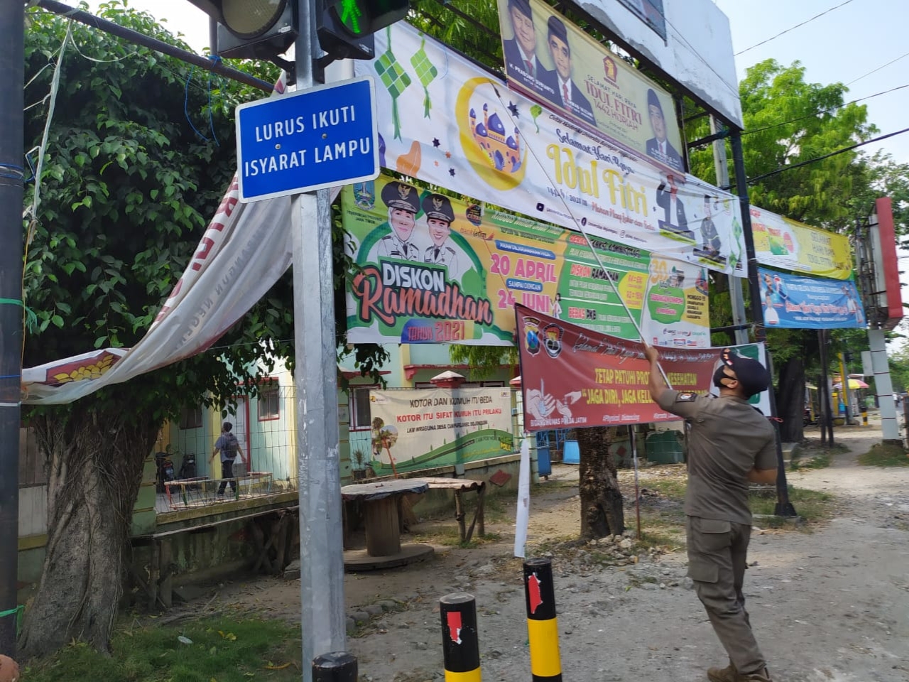 PENERTIBAN BANNER/REKLAME