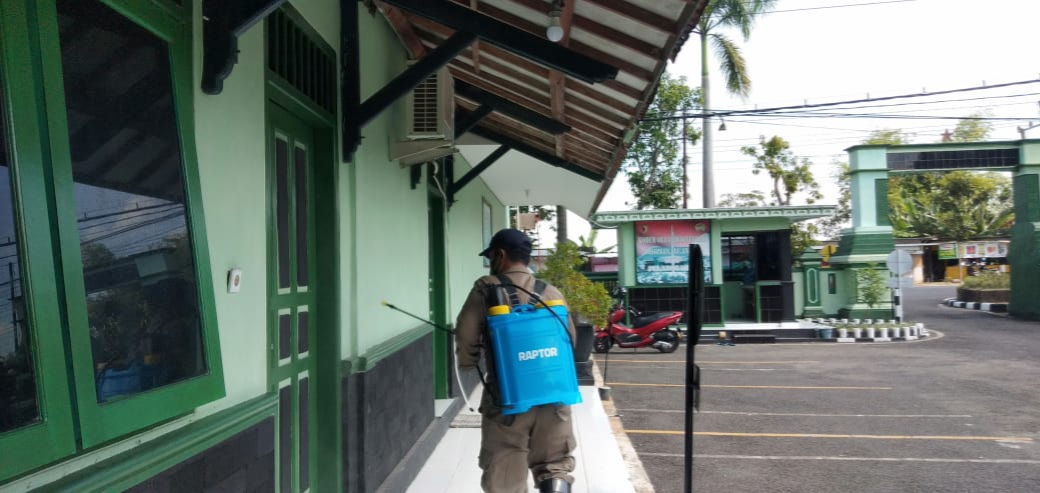 PENYEMPROTAN DISINFEKTAN GUNA MENCEGAH PENYEBARAN COVID-19