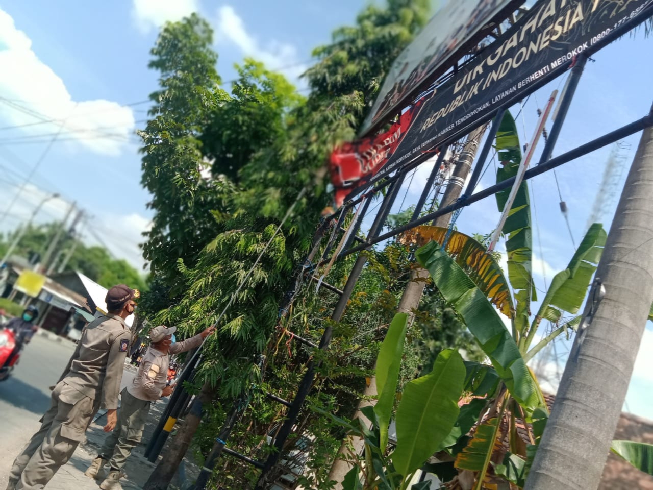 PENERTIBAN BANNER/REKLAME