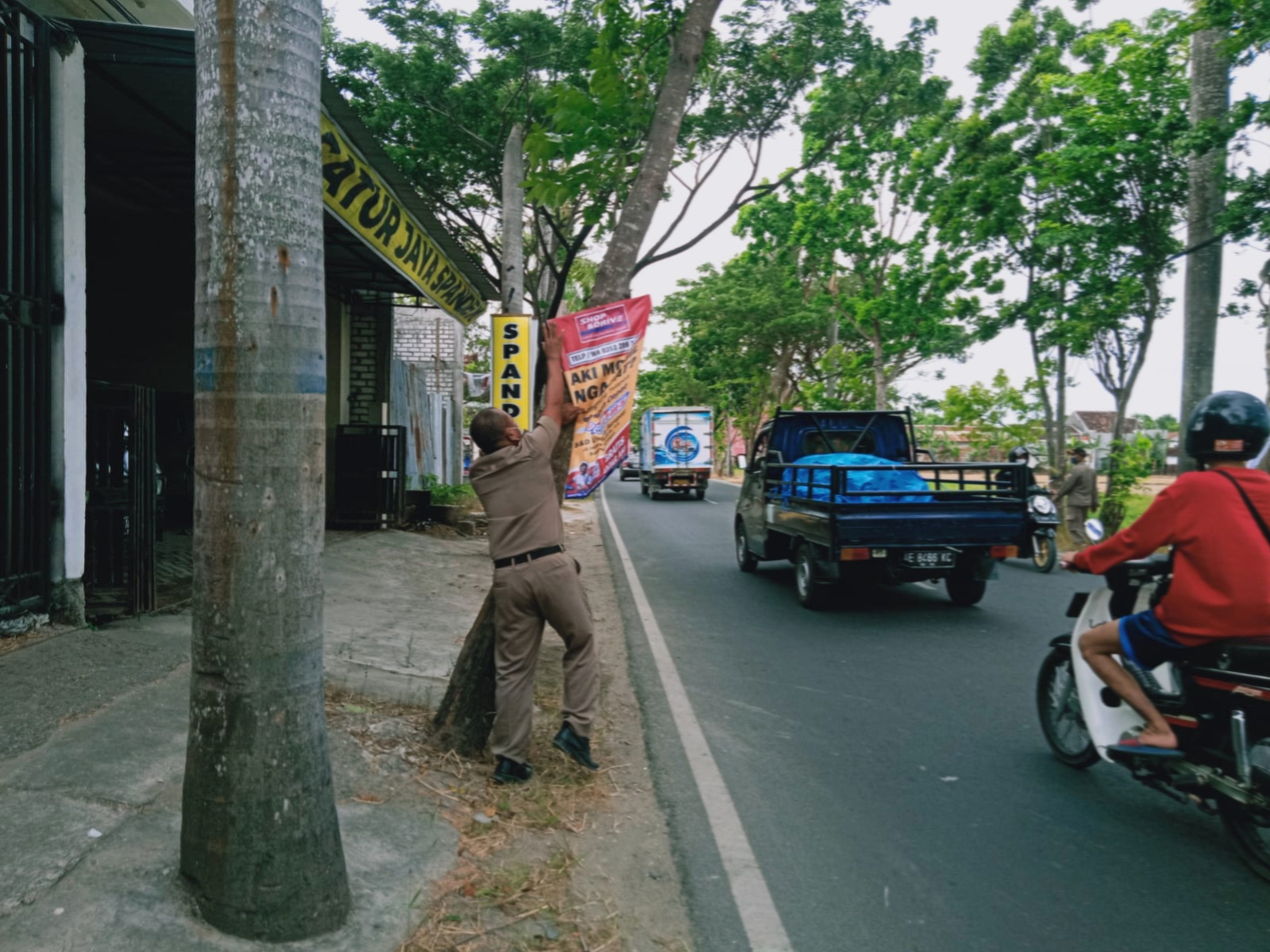 PENERTIBAN BANNER/REKLAME