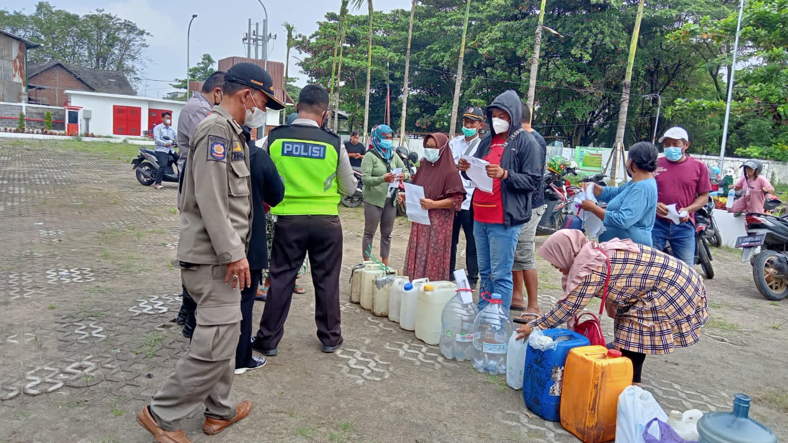 Pengamanan Minyak Goreng Subsidi di Pasar Wisata