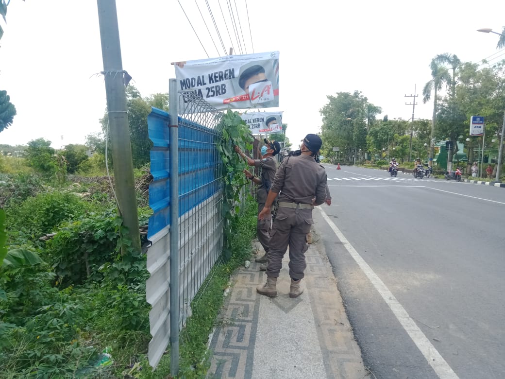 Penertiban Banner yang tidak berijin