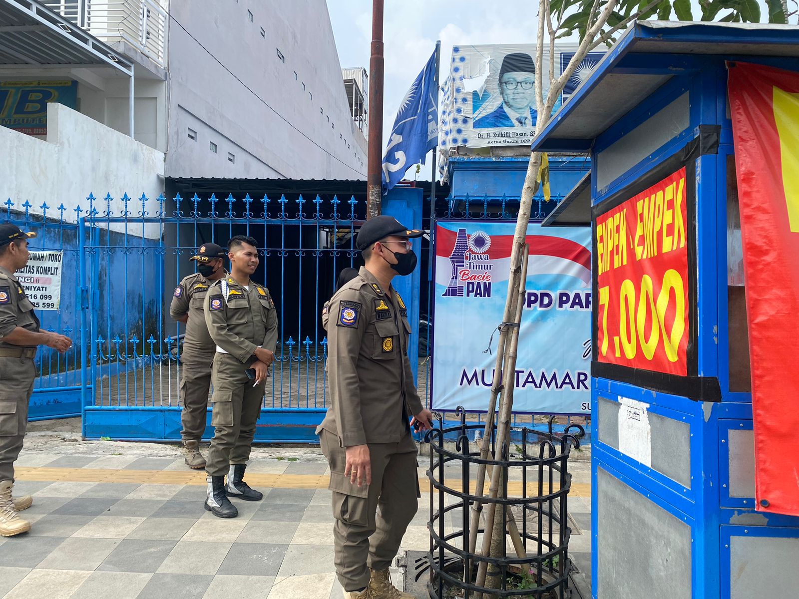 Satpol PP kembali tertibkan PKL yang masih berjualan di trotoar