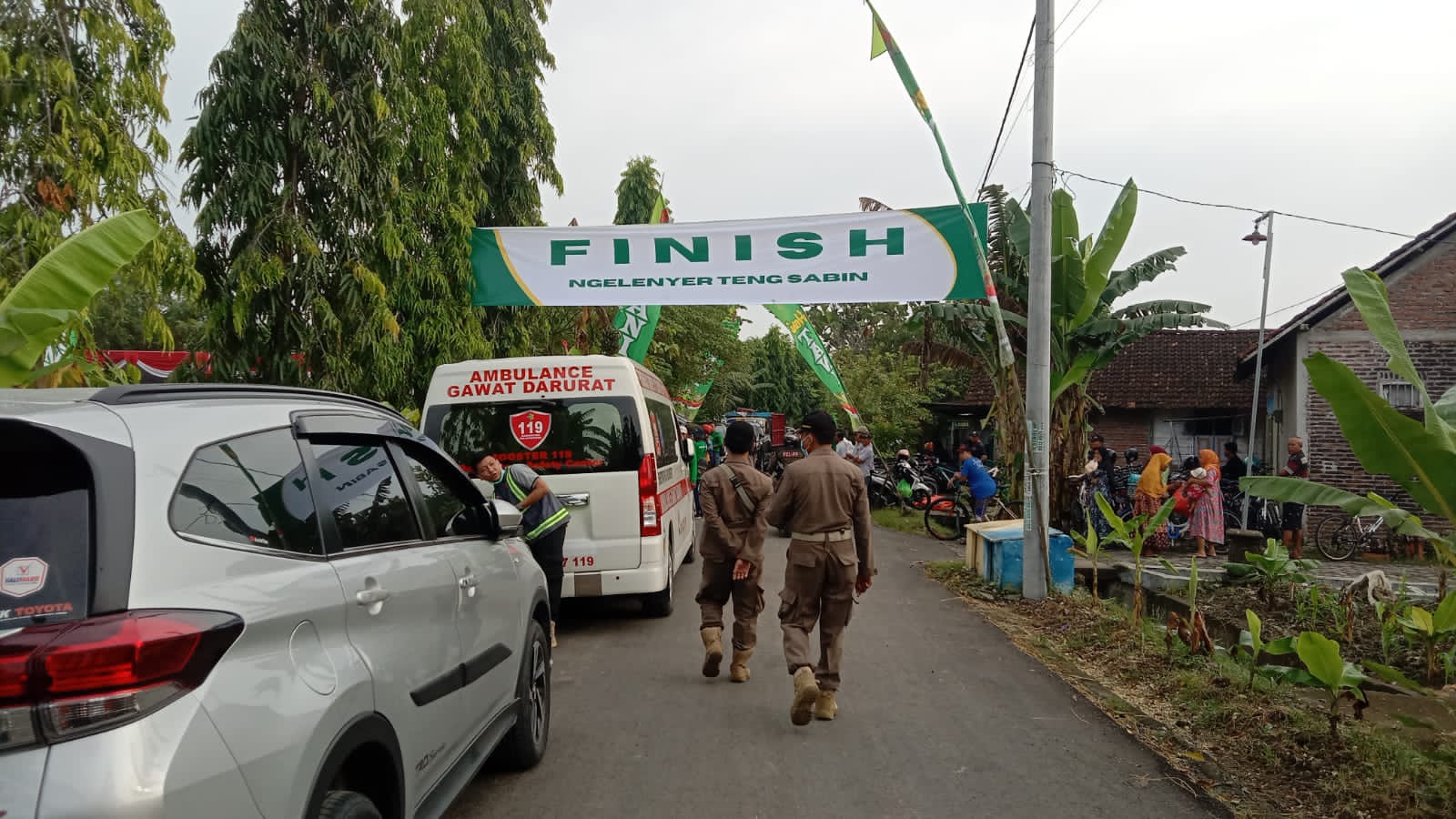 Satpol PP Bojonegoro melaksanakan Pengamanan Sepeda Santai Nglenyer Teng Sabin