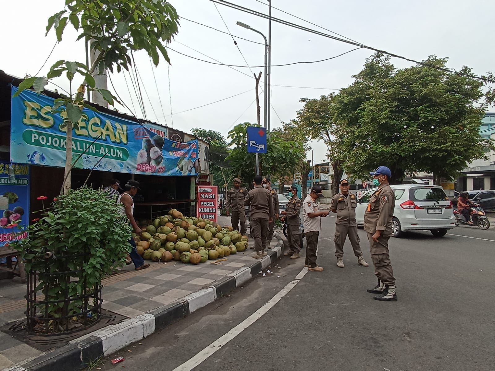 Penataan PKL di Alun-Alun dan Ruas Jalan Protokol oleh Satpol PP Bojonegoro