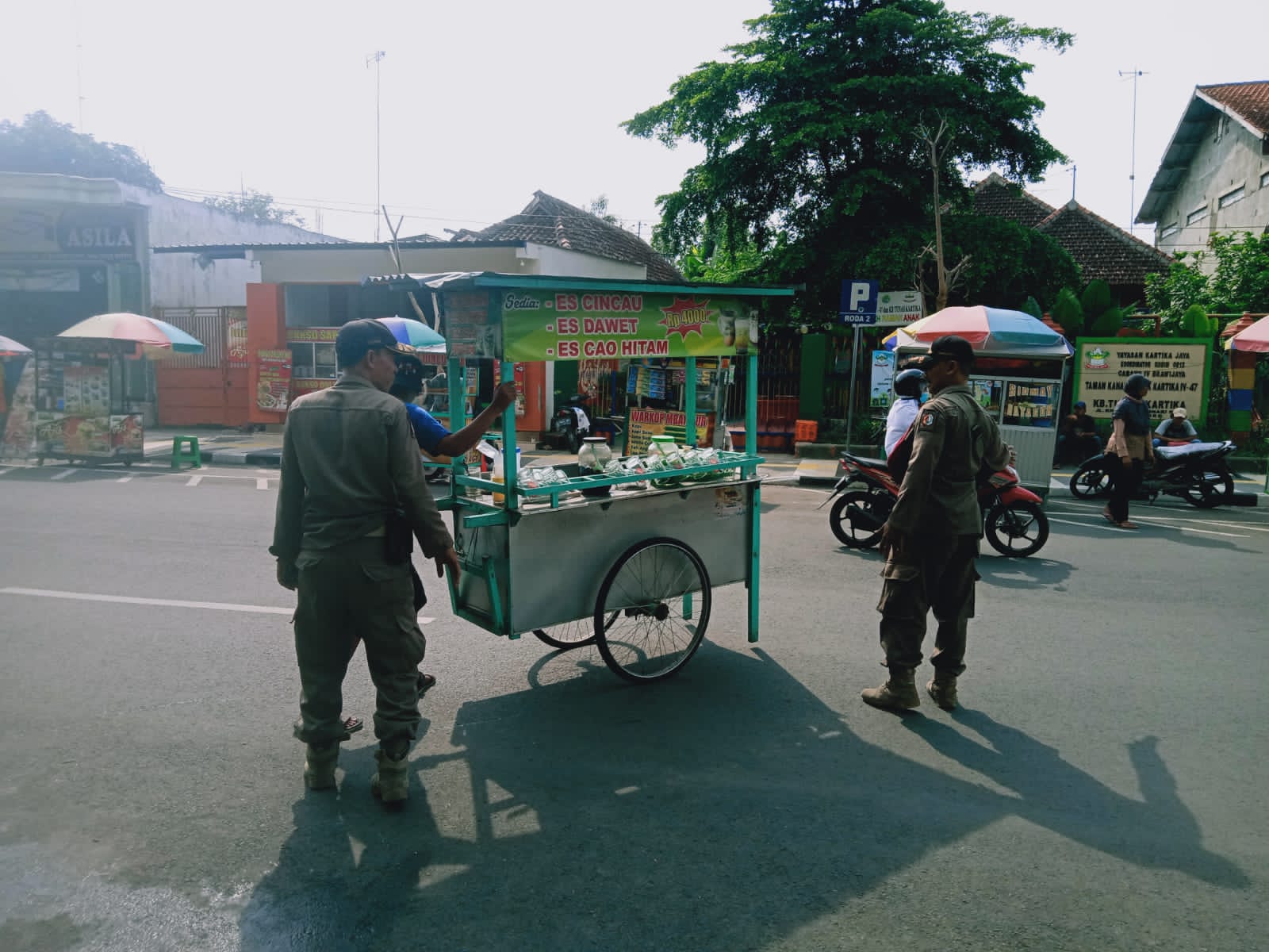 Satpol PP melaksanakan Penataan PKL di Wilayah Kabupaten Bojonegoro