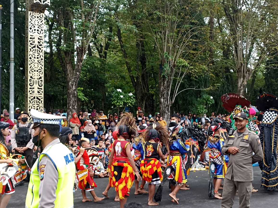 Satpol PP Bojonegoro bersama Jajaran Samping melaksanakan Pengamanan Parade Reog dan Jaranan