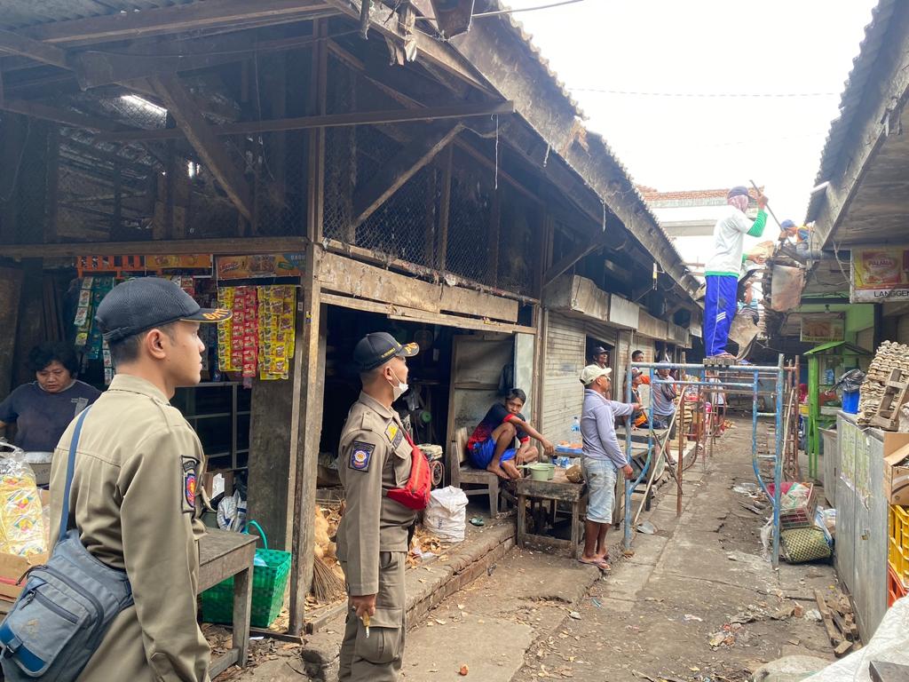 Ciptakan Ketertiban dan Kenyamanan, Satpol PP Lakukan Penataan/Penertiban PKL di Pasar Bojonegoro