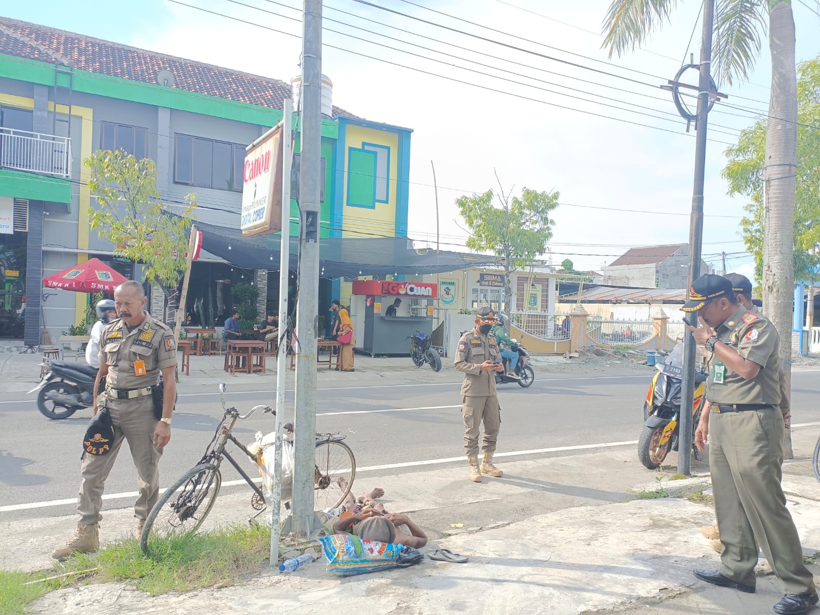 Satpol PP Bojonegoro menindaklanjuti laporan masyarakat terkait adanya PMKS