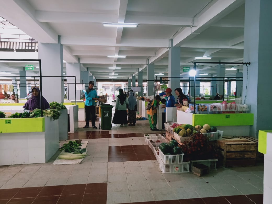 Satpol PP melaksanakan Patroli Rutin di Pasar Wisata dalam rangka menciptakan keamanan dan kenyamana