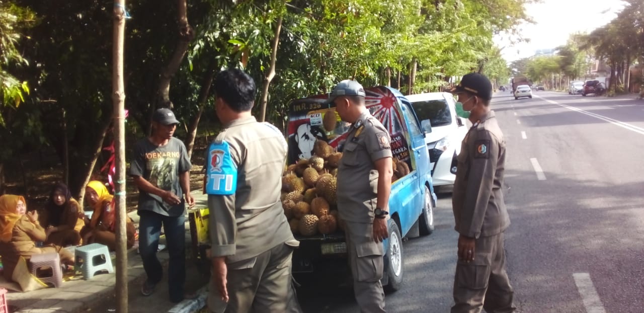 Satpol PP Bojonegoro laksanakan giat Patroli Rutin Penertiban PKL di Ruas Jalan Protokol Bojonegoro
