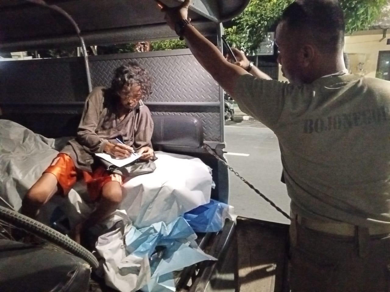 Satpol PP menindaklanjuti aduan masyarakat terkait adanya ODGJ yang meresahkan
