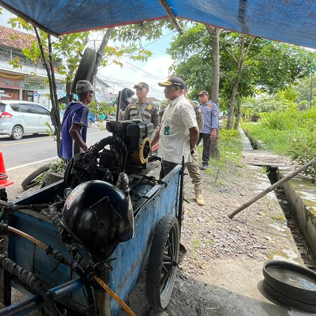 Penertiban Bangunan Liar Dibahu Jalan